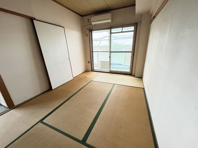 グランコート加古川南4階　の和室|押入もたっぷり収納できます