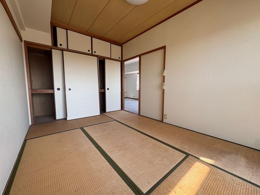 グランコート加古川南4階　の和室|押入もたっぷり収納できます