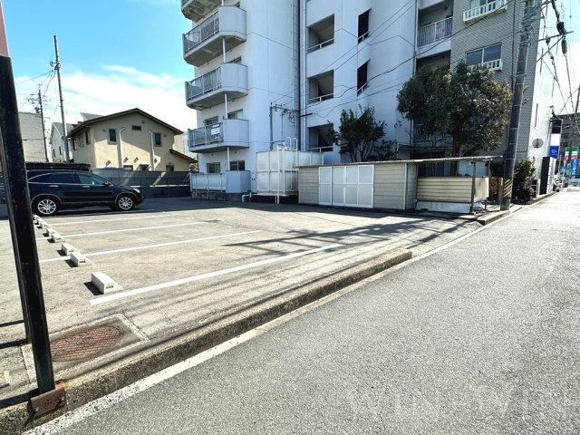 アーバンライフ 7THの駐車場