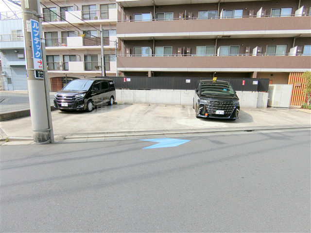 マニパレス羽田の駐車場|敷地内平置き駐車場　空き状況等詳細はお問合せください。