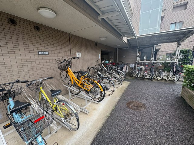 コスモ吉祥寺南ブライトステージの駐輪場|共用部・駐輪場