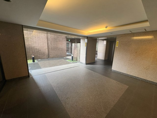 コスモ吉祥寺南ブライトステージのエントランス|共用部・エントランス