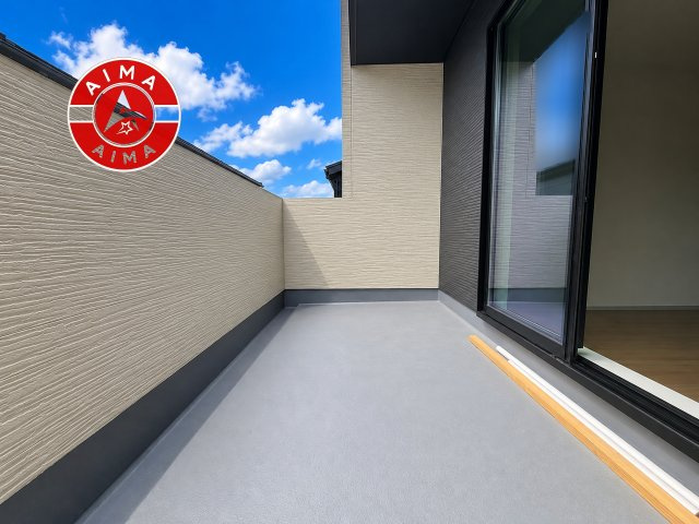 福岡市南区大池1丁目第2-3棟（3号棟）のバルコニー|風をしっかりと感じられるバルコニーでは、毎日が洗濯日和です。広々としているので洗濯も楽しくなるでしょうし、気分転換にバルコニーからの眺めを楽しむのもいいでしょう。