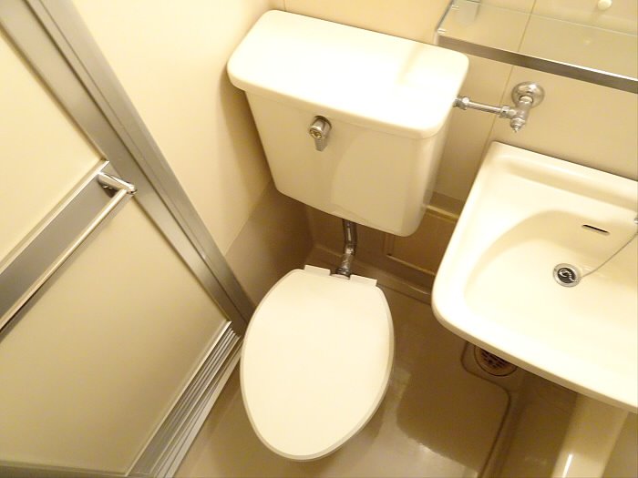 荒井ハイツのトイレ|ゆったりとした空間のトイレです