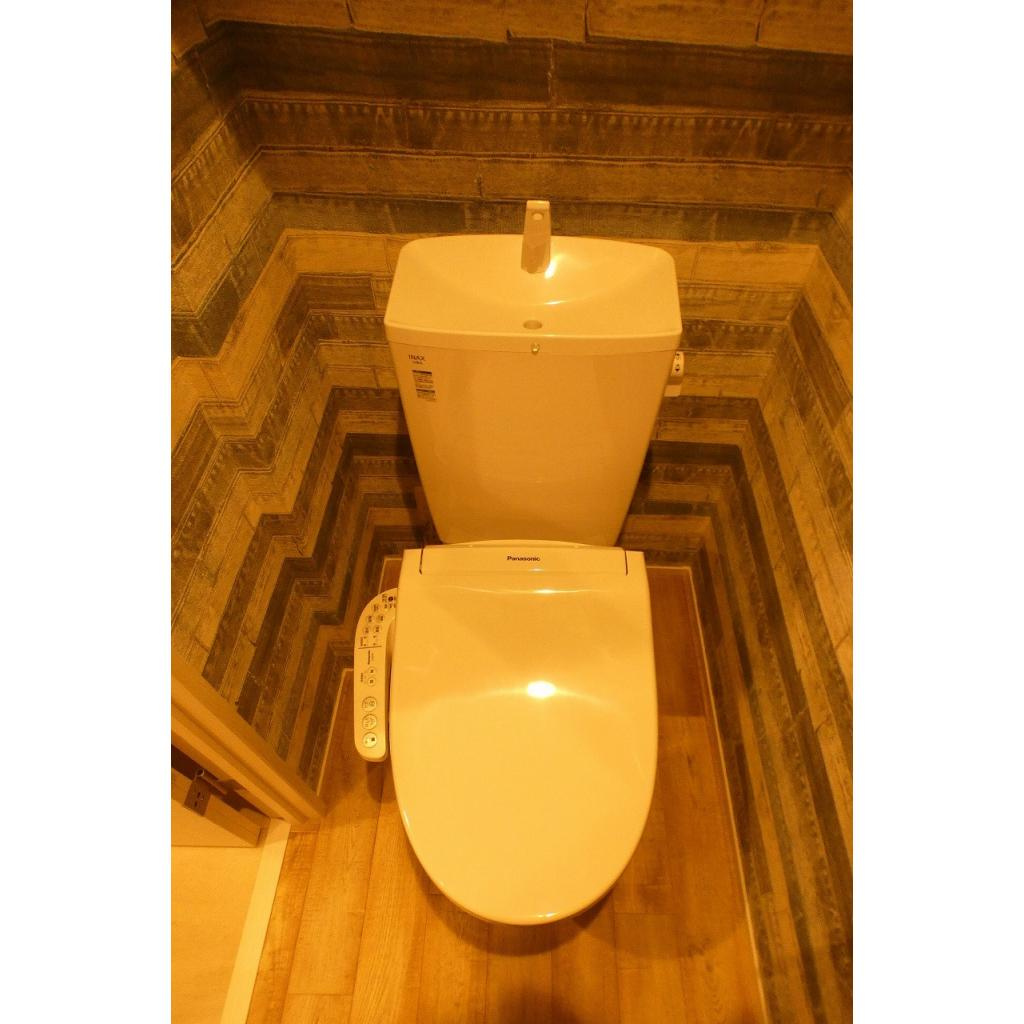 グランツのトイレ|落ち着いた色調のトイレです