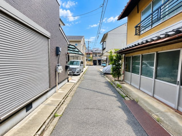 小山上板倉町　建築条件無土地の前面道路含む現地写真