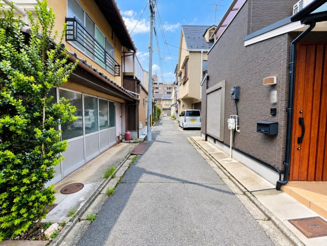 小山上板倉町　建築条件無土地の前面道路含む現地写真