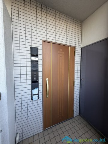 アトランティス本厚木Ⅱの玄関