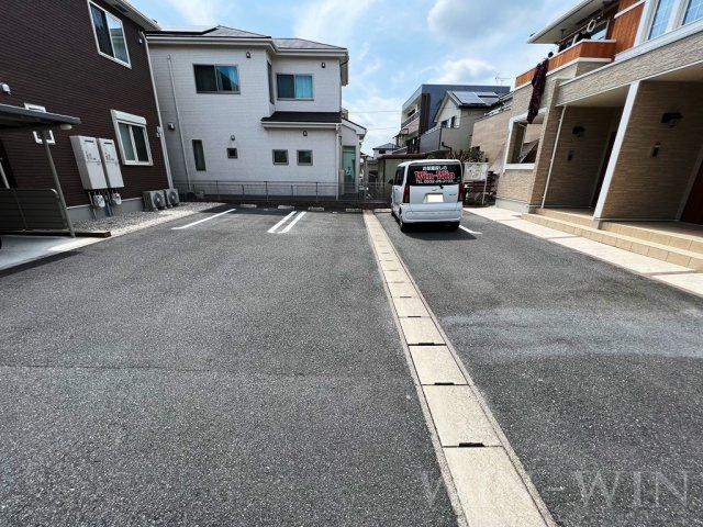 スペース フォース Bの駐車場