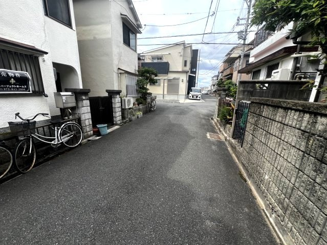 羽曳野市高鷲５丁目中古戸建の前面道路含む現地写真