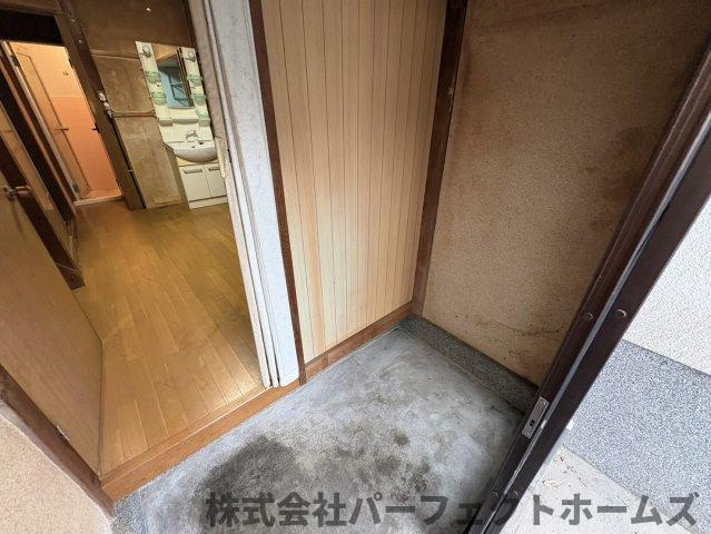 羽曳野市高鷲５丁目中古戸建の玄関|落ち着いた玄関です