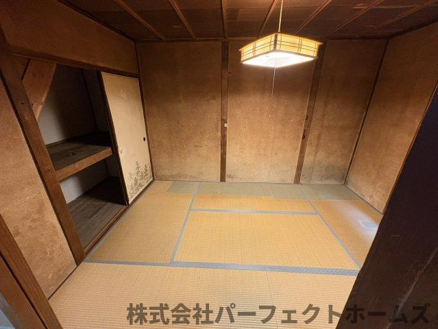 羽曳野市高鷲５丁目中古戸建の和室|落ち着いた雰囲気の和室付きです