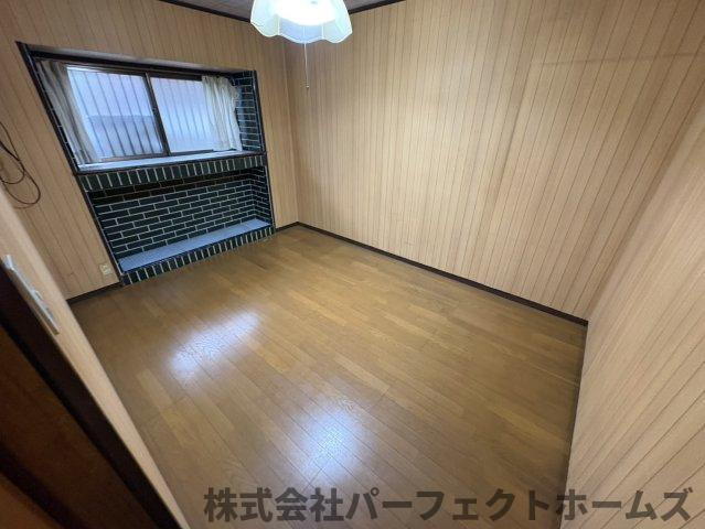 羽曳野市高鷲５丁目中古戸建の洋室|きれいな洋室です
