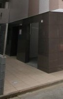 中野区新井１丁目の賃貸マンションのエントランス