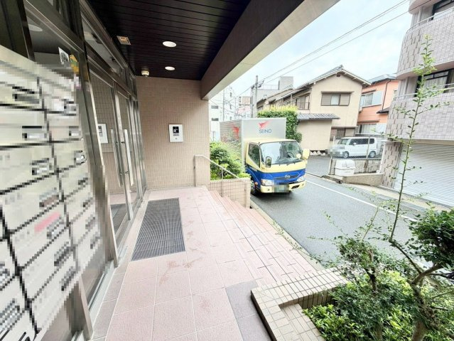 阪神住建グランソフィア長居公園の外観|ウォークスルークローゼットございます！通り抜けできるので、ウォークインに比べて生活動線が格段に短くなり、家事の時短につながりますね♪