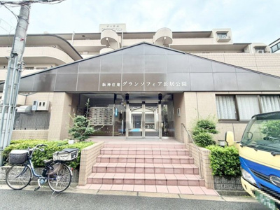 【エントランス】 | 阪神住建グランソフィア長居公園 | 約３．６帖の洋室はリビングに隣接してますので、繋げると広々お使い頂けますよ！来客時にも嬉しいですね！