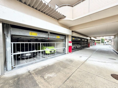 【駐車場】 | 阪神住建グランソフィア長居公園 | ゆとりの玄関ですよ！大きなシューズボックス付き！散らかりがちな玄関も片付きますね！