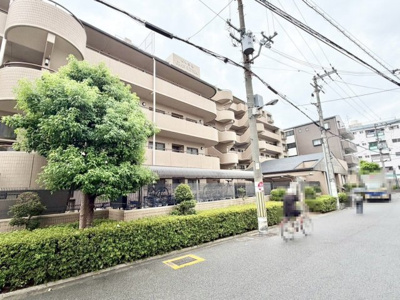 【外観】 | 阪神住建グランソフィア長居公園 | ゆとりのある洗面所ですよ！家族そろって身支度出来ますね！