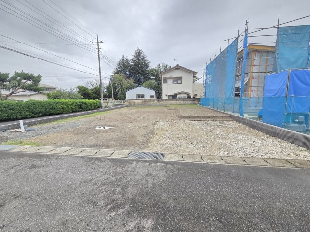 新築　桐生市相生町2丁目　1号棟　Blooming Gardenの駐車場|現地写真　駐車は建物南側に2台、西側に横付け1台可能です！