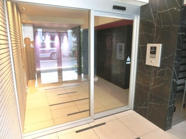 S-RESIDENCE雑司が谷のロビー