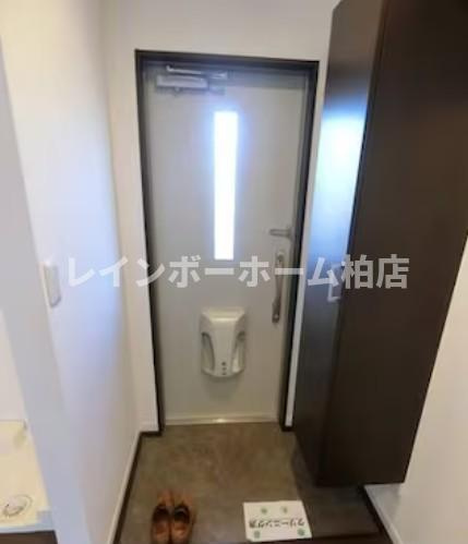 特典：仲介手数料が無料です!!の玄関|シューズボックスがあります