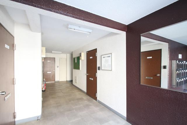 調布市国領町１丁目の賃貸マンションのロビー