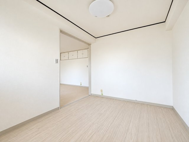 ネオライフマンション高槻の洋室