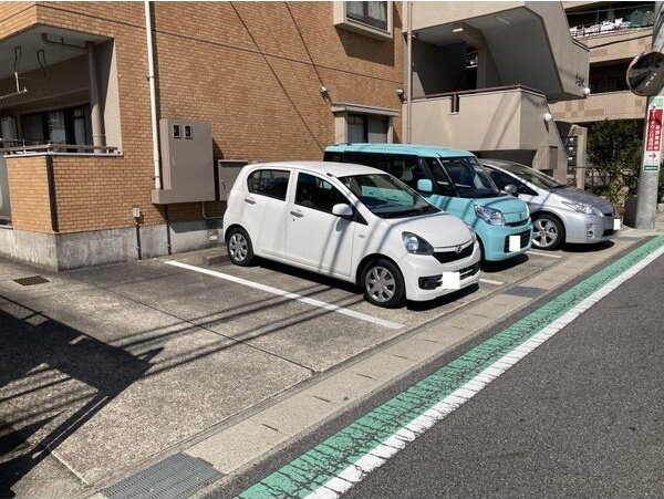 サニーハイツKITOの駐車場