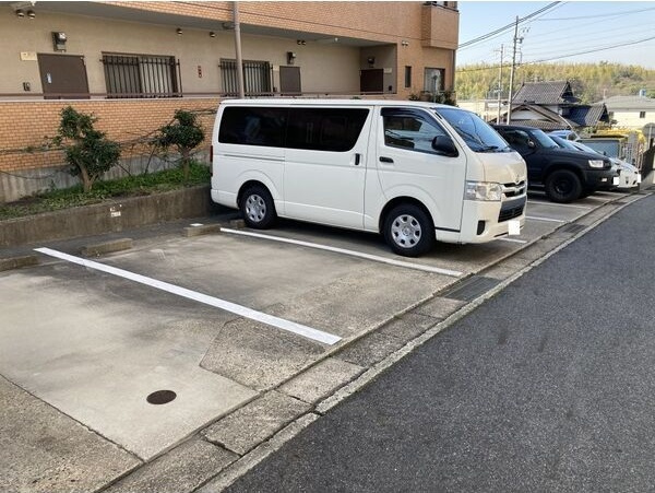 サニーハイツKITOの駐車場