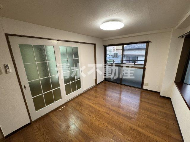 グランドティアラ江古田のキッチン|画像は別部屋の参考写真となります。
詳細はお気軽にお問い合わせください。