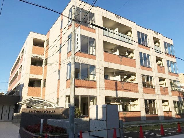 ラ・プラース古出来の外観