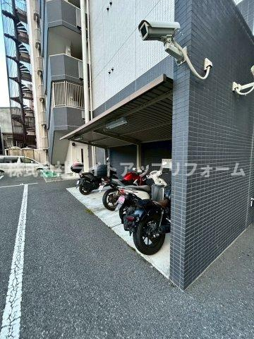 ピアグレース神戸の駐車場
