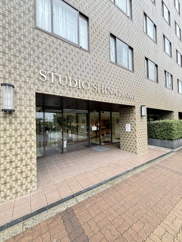 ステュディオ新大阪のエントランス