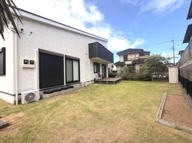 八街市八街に　中古戸建の庭|敷地約107坪4台可オール電化太陽光発電15.61Wパナソニック上下水JR総武本線八街駅徒歩約12分