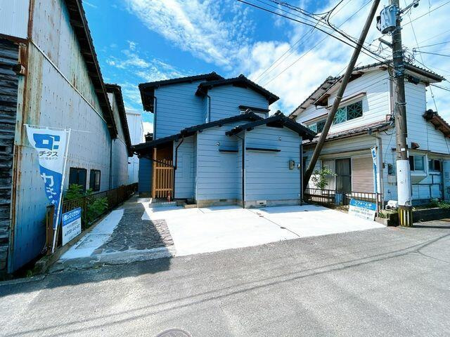 八代市永碇町の中古一戸建の駐車場