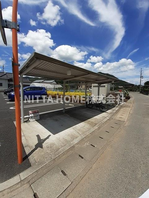 丹波市氷上町新郷のアパートのその他共用部分|屋根付きの駐輪場です◇