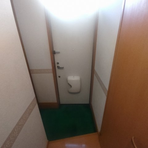 東町グレイスタウンＡの玄関