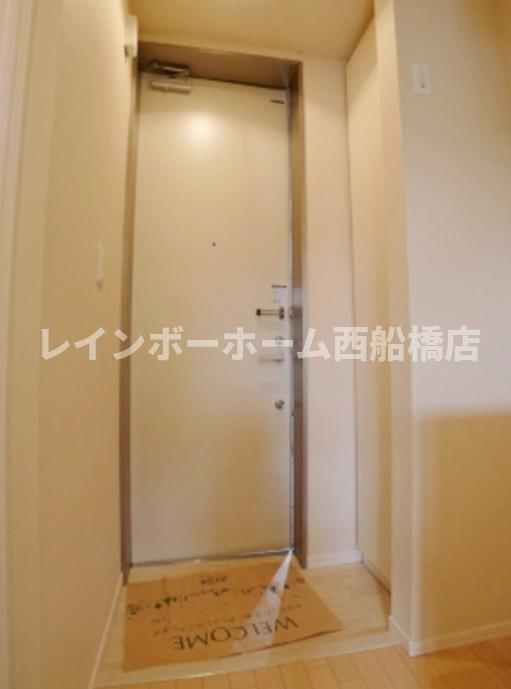 市川市平田２丁目のアパートの玄関