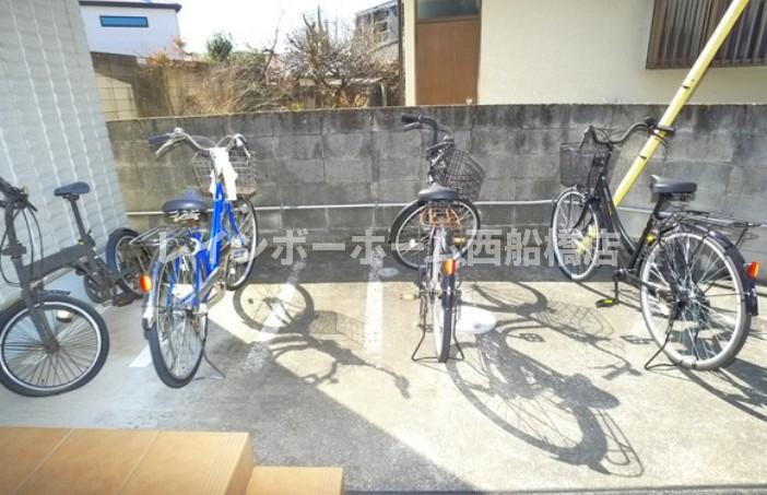 市川市平田２丁目のアパートの駐車場