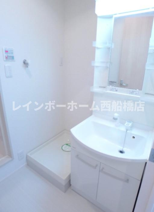市川市平田２丁目のアパートの独立洗面台