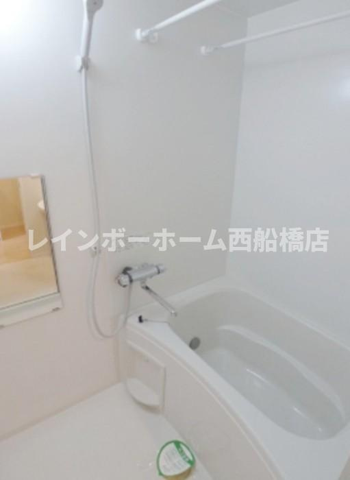 市川市平田２丁目のアパートの浴室