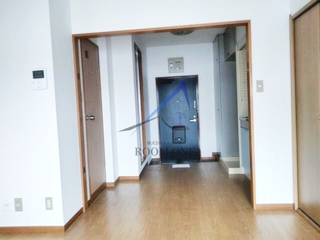 リズ松ヶ丘の居間・リビング|洋室のお部屋です。