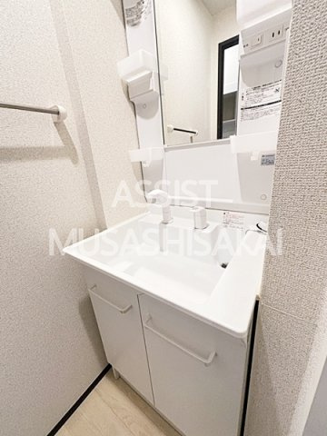 クレイノプランドール武蔵境の洗面所|写真：設備同仕様の別物件です