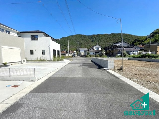 ★近江八幡市安土町桑実寺　第1期　新築一戸建ての前面道路含む現地写真|周辺は落ち着いた街並みの住宅地！子育てがしやすい住環境です！まだ未完成ですが、現地でしかわからない事もございます。是非一度ご覧ください。