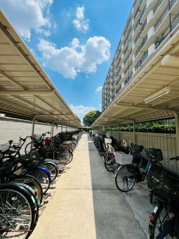 ネオコーポ鶴見緑地の駐輪場
