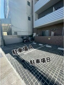杭瀬北新町エヌエム・キャトフ・ヴァン・ユイットの駐車場