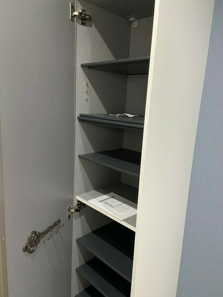 エヌエムサンカンテキャトフE棟の玄関