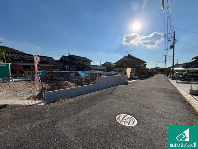 近江八幡市安土町桑実寺　第1期　新築一戸建ての前面道路含む現地写真|周辺は落ち着いた街並みの住宅地！子育てがしやすい住環境です！まだ未完成ですが、現地でしかわからない事もございます。是非一度ご覧ください。
