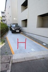 妙法寺エヌエム・サンカンテ・キャトフ・E棟の駐車場
