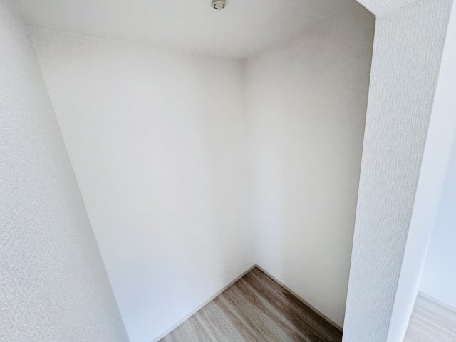 松戸市六高台２丁目新築戸建【六実第三小学校：6分】の収納|7.1帖洋室・ウォークインクローゼット
